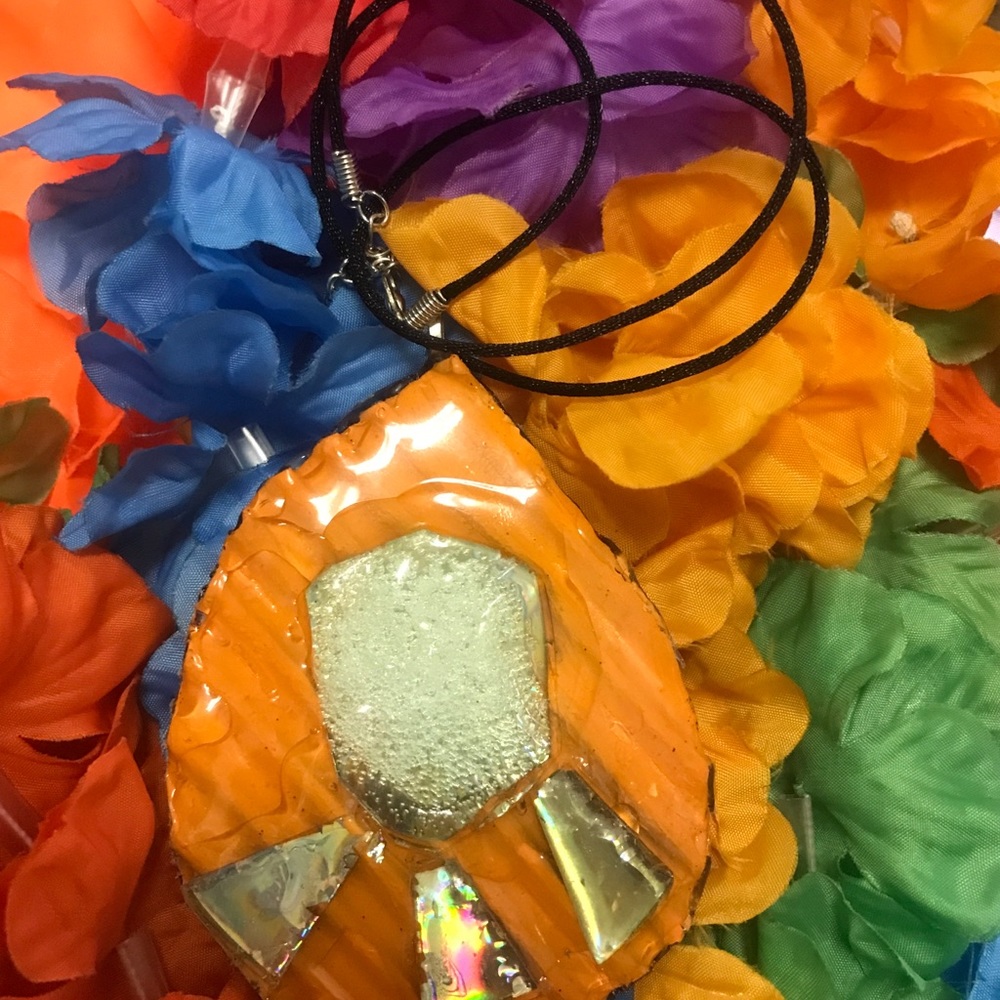 🧡🤍Necklace🤍🧡 - Picture 2 of 5